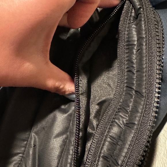lululemon athletica black puffy Everywhere Belt bag - Picture 3 of 3